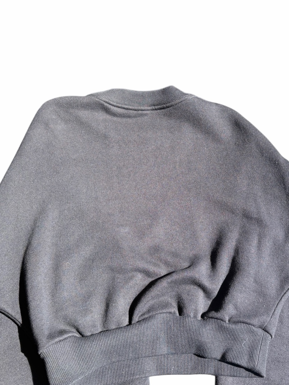 Alo Yoga Women’s Cropped Accolade Crewneck in Black- Small - Picture 5 of 10